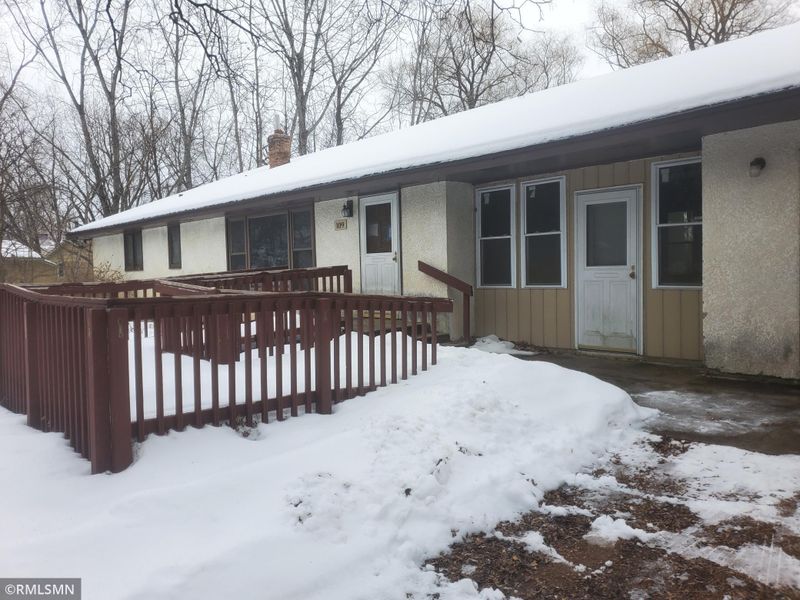 109 6th St W, Carver, MN 55315