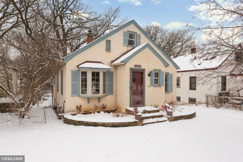 1772 Hewitt Ave, Saint Paul, MN 55104