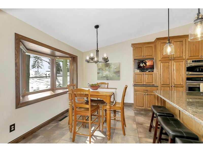 10560 Mount Curve Rd, Eden Prairie, MN 55347