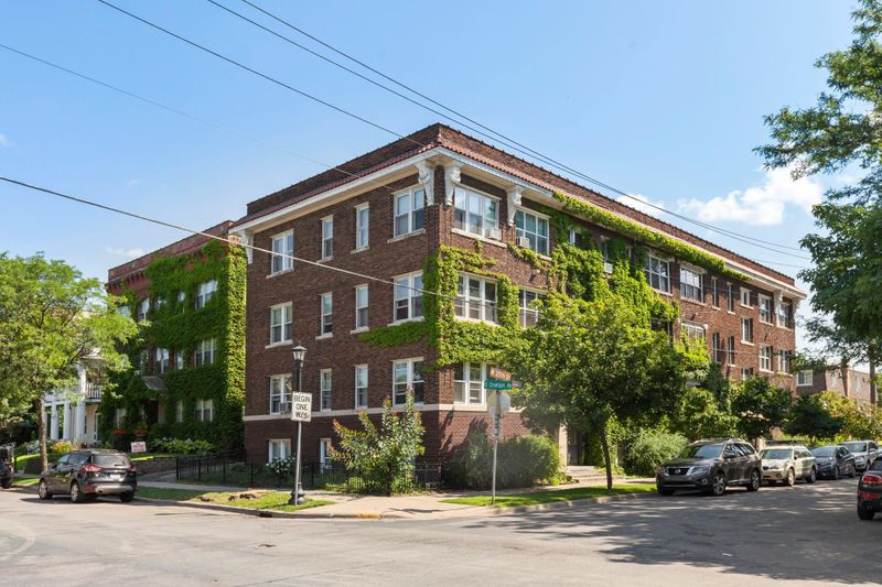 1110 W 25th St #302, Minneapolis, MN 55405