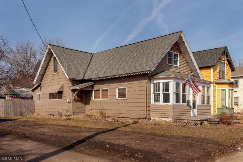 215 N 8th St, Brainerd, MN 56401