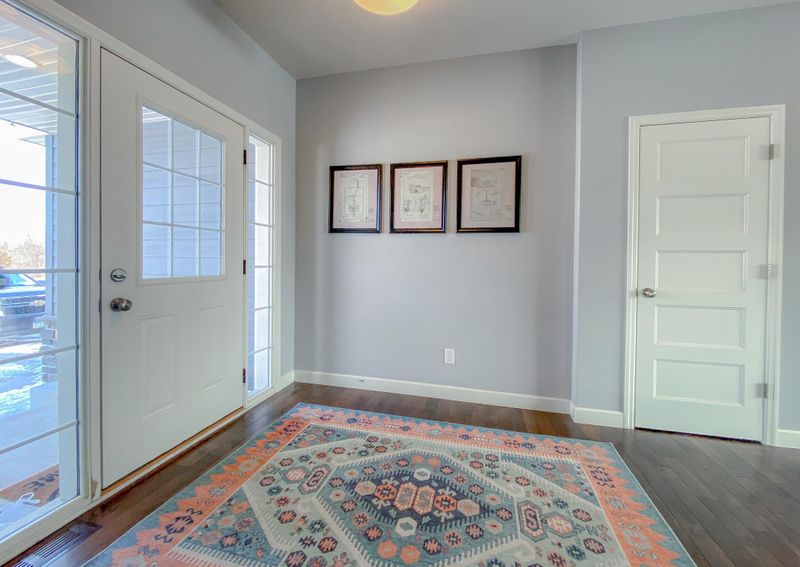 9515 Compass Pointe Rd, Woodbury, MN 55129