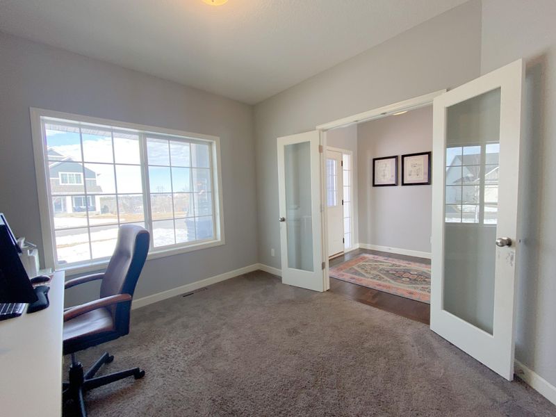 9515 Compass Pointe Rd, Woodbury, MN 55129