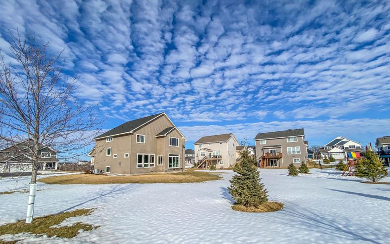 9515 Compass Pointe Rd, Woodbury, MN 55129