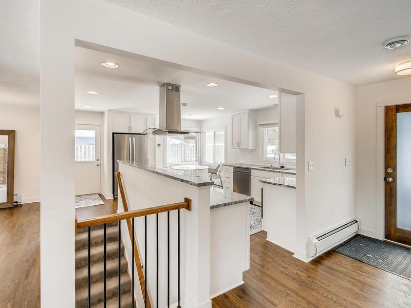 15810 Holdridge Rd E, Wayzata, MN 55391