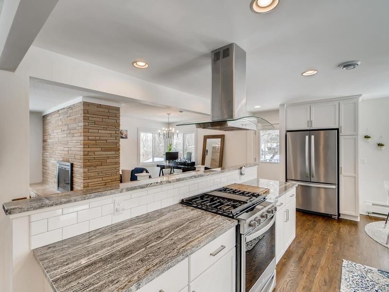 15810 Holdridge Rd E, Wayzata, MN 55391