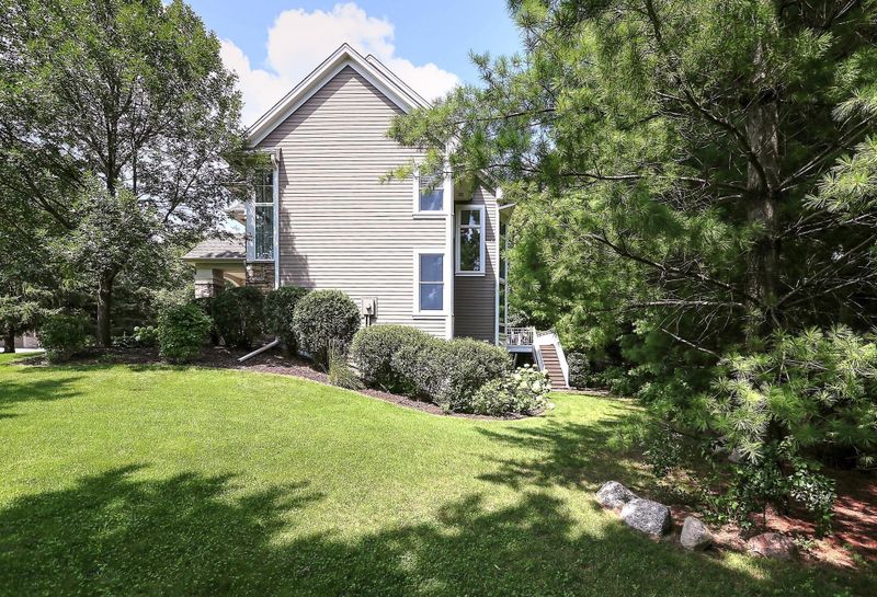 9625 Olympia Dr, Eden Prairie, MN 55347
