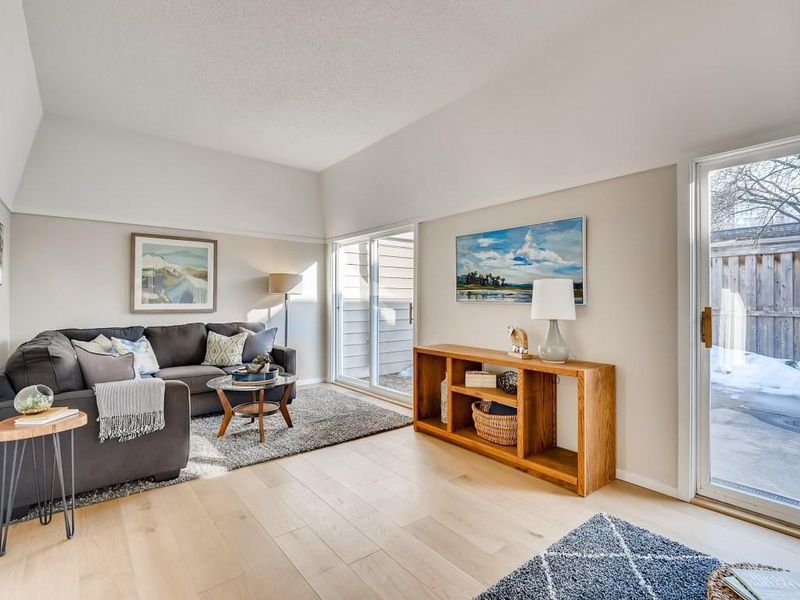 6300 Barrie Rd #1B, Edina, MN 55435
