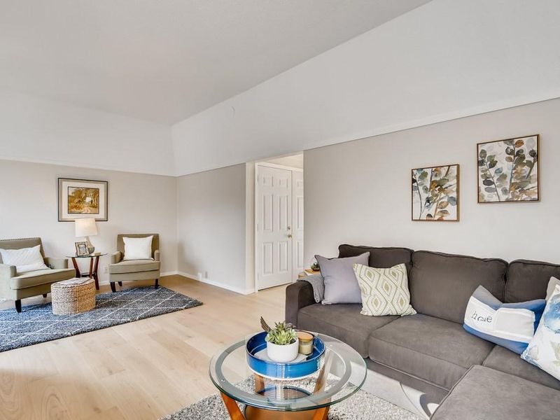 6300 Barrie Rd #1B, Edina, MN 55435