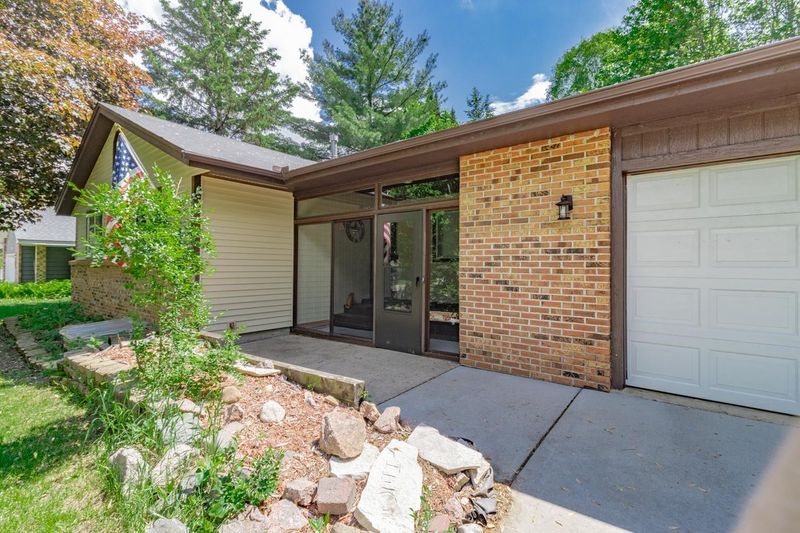 609 79th Ave N, Brooklyn Park, MN 55444