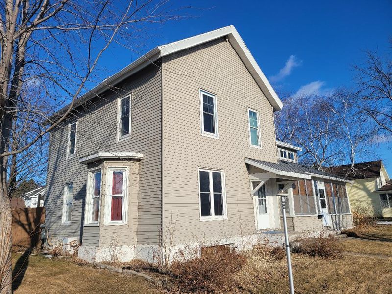 330 3rd St W, Wabasha, MN 55981
