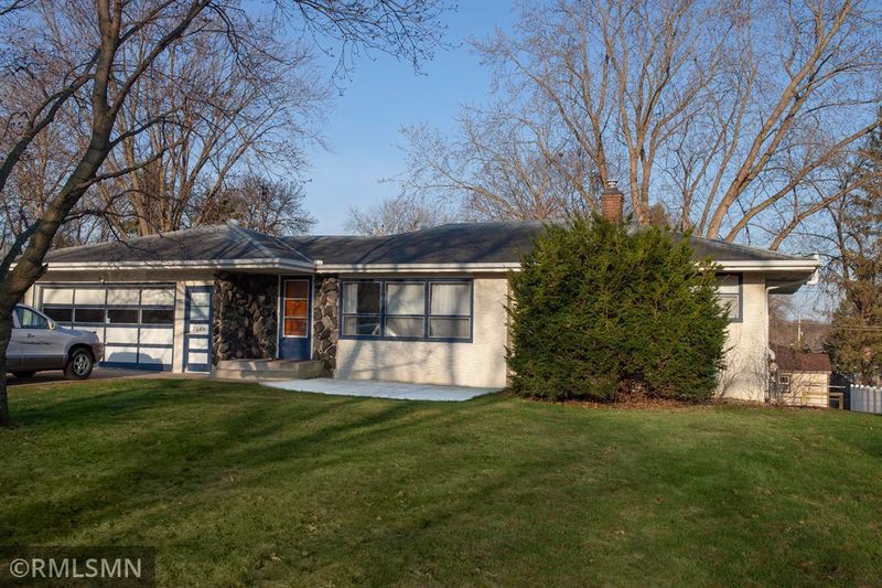 2665 Farrington St, Roseville, MN 55113