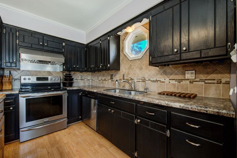 4050 Cinnabar Dr, Eagan, MN 55122