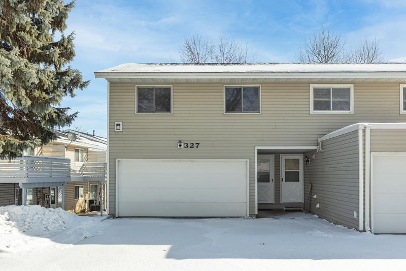 327 Shawnee Trl, Shakopee, MN 55379