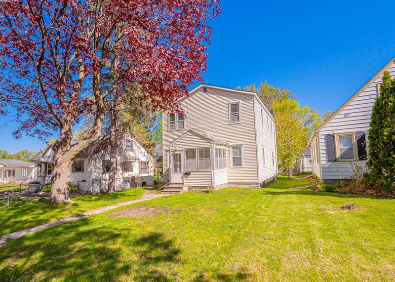 1711 Orange Ave E, Saint Paul, MN 55106