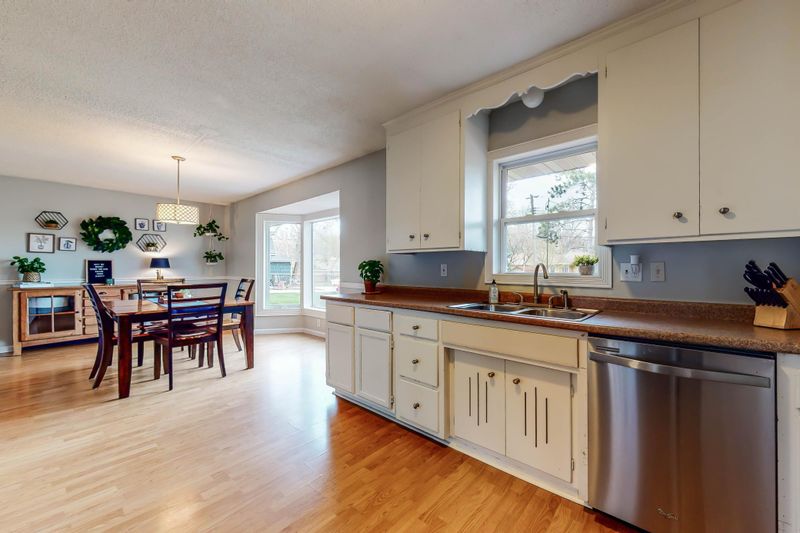 10312 York Ln, Bloomington, MN 55431