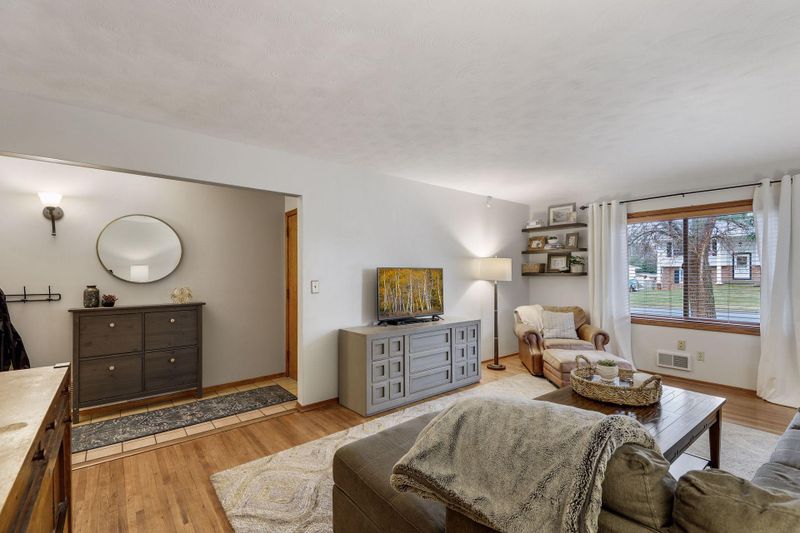 2073 Jade Ln, Eagan, MN 55122