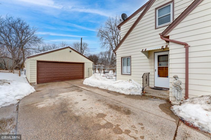 1688 3rd St E, Saint Paul, MN 55106
