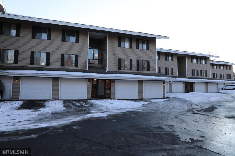 14313 Fairway Dr, Eden Prairie, MN 55344