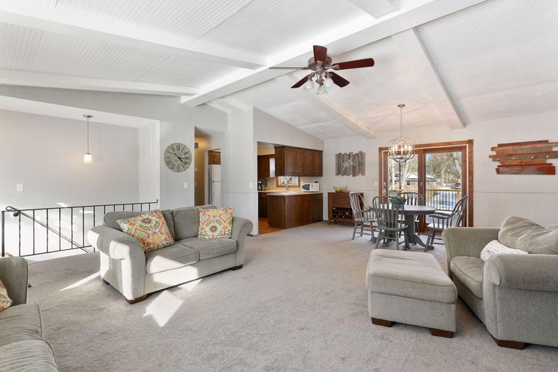 5132 Red Oak Dr, Mounds View, MN 55112