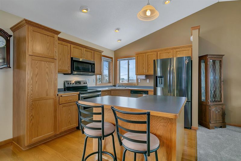 1305 Stone Ridge Rd, Sauk Rapids, MN 56379
