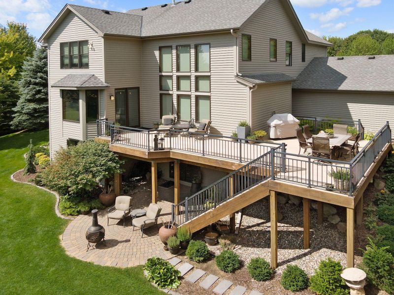 2487 Gunflint Ct, Chanhassen, MN 55317