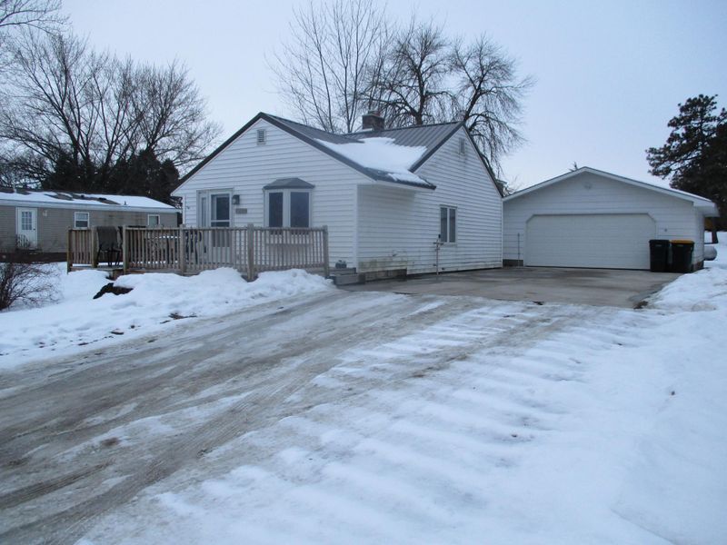 220 N 1st St, Kellogg, MN 55945