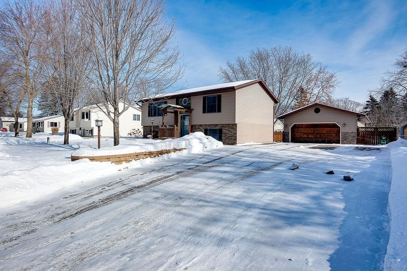 5008 Campanaro Ln, White Bear Lake, MN 55110