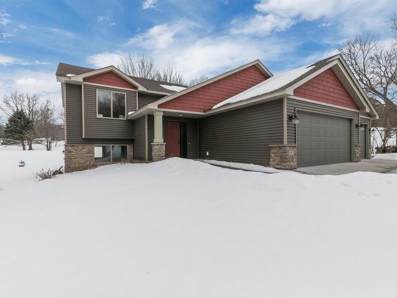 181 Valleyview St SW, New Prague, MN 56071