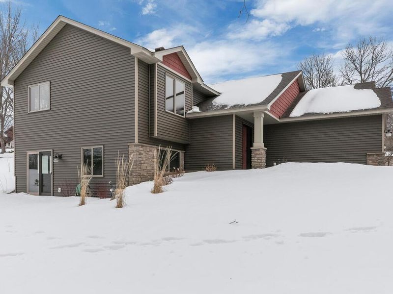 181 Valleyview St SW, New Prague, MN 56071