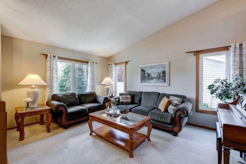 1373 Willow Creek Ln, Shoreview, MN 55126
