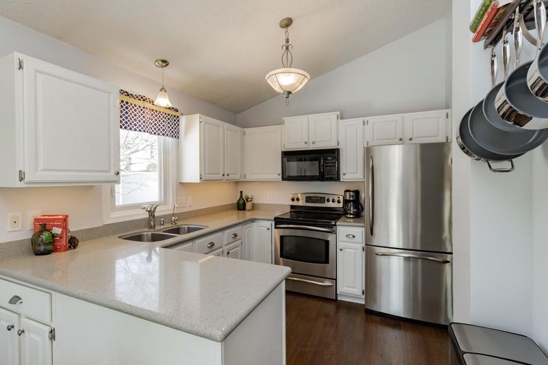 858 Cornwallis Ct, Eagan, MN 55123