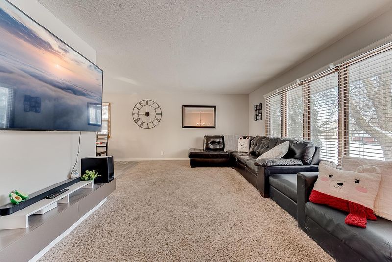 7365 Paul Rd, Woodbury, MN 55125