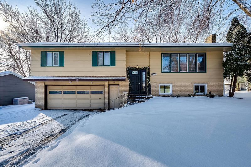 7365 Paul Rd, Woodbury, MN 55125