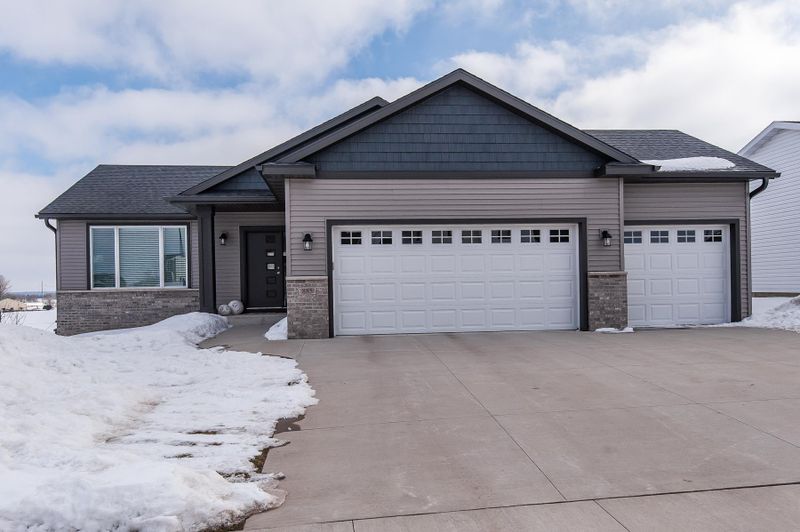 885 Towne Dr NE, Byron, MN 55920