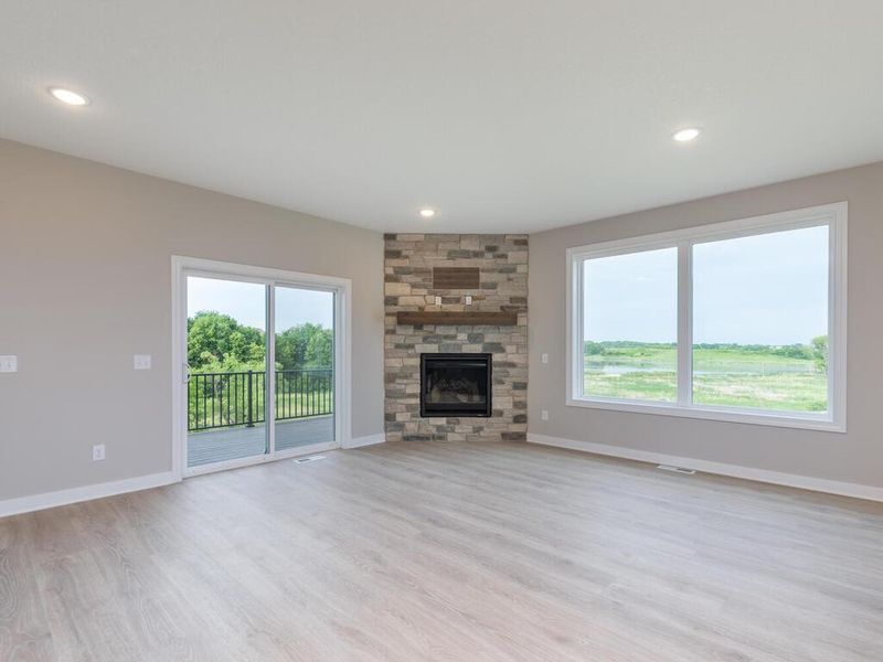 725 Crossroads Ct S, Chanhassen, MN 55317