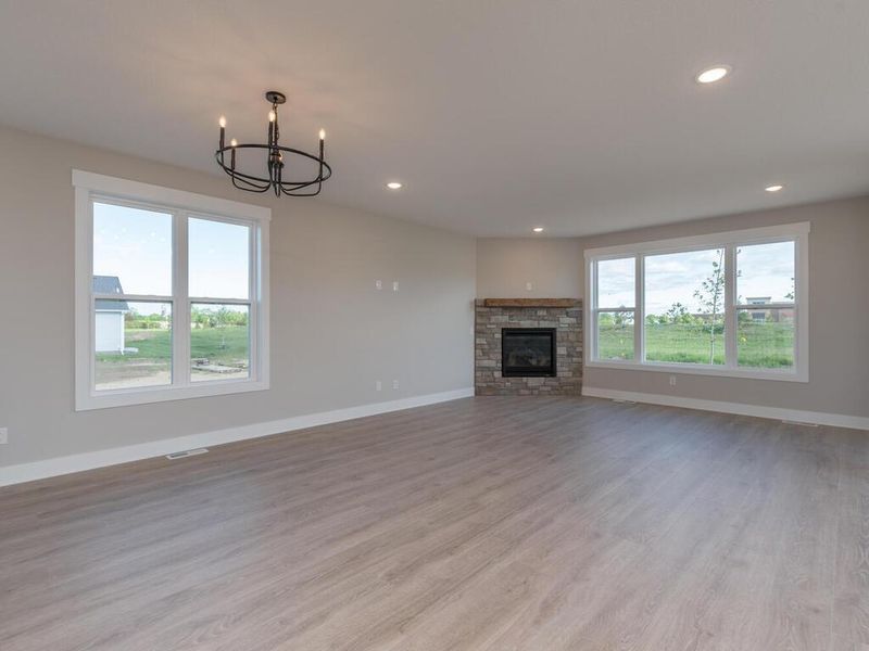 710 Crossroads Ct, Chanhassen, MN 55317