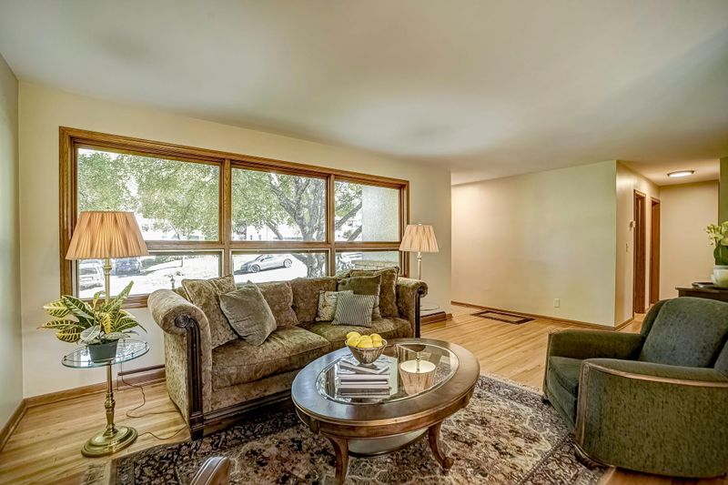 2916 Hilldale Ave NE, Saint Anthony, MN 55418