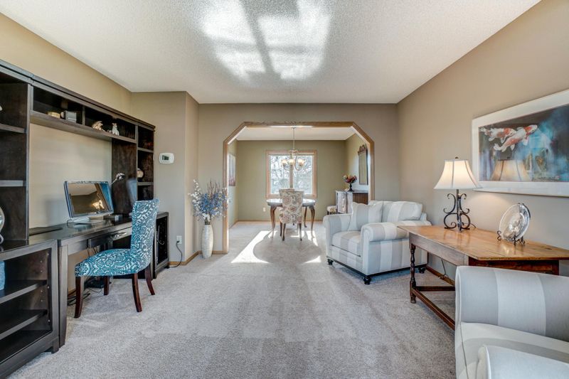 2079 Wallingford Ln, Woodbury, MN 55125