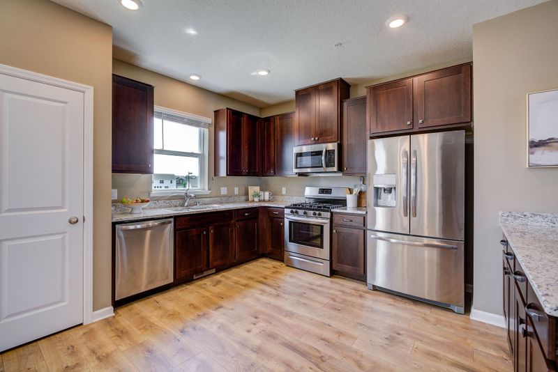 8743 Granite Ln, Woodbury, MN 55129