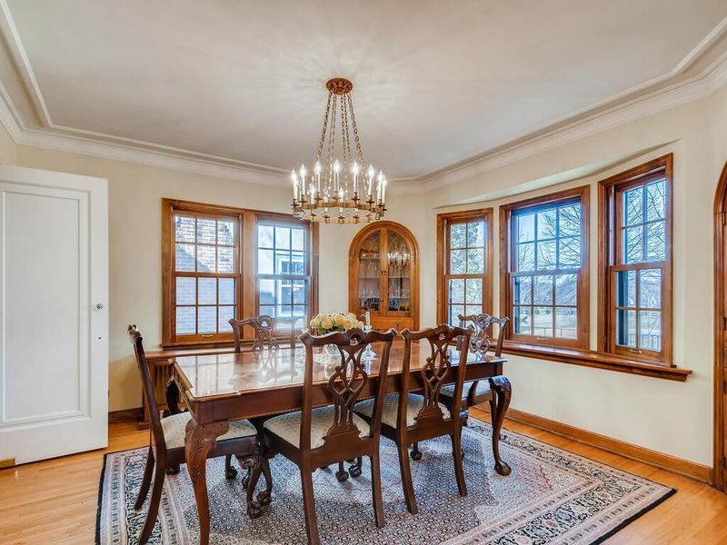 5328 Hampshire Dr, Minneapolis, MN 55419