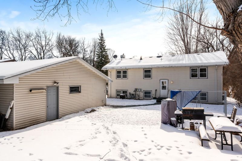 571-573 E County Road B, Maplewood, MN 55117