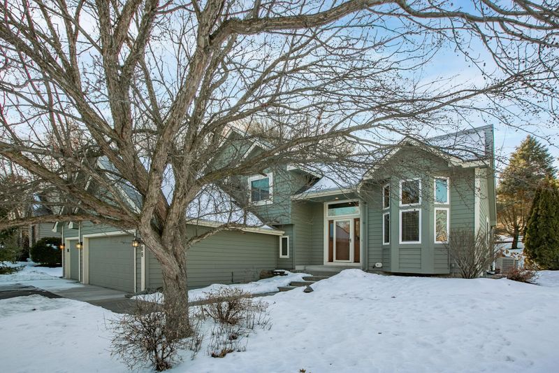1308 Wilderness Ln, Eagan, MN 55123