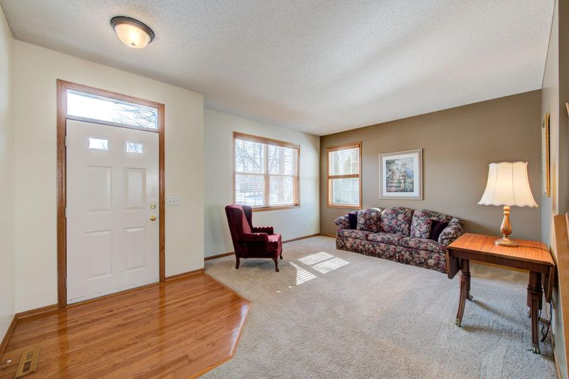 6743 Greenbriar Curve, Shakopee, MN 55379
