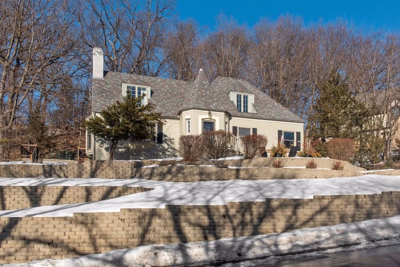 915 Tyrol Trl, Golden Valley, MN 55416