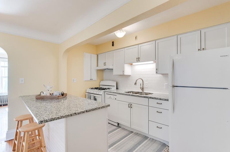 1889 Carroll Ave #3, Saint Paul, MN 55104