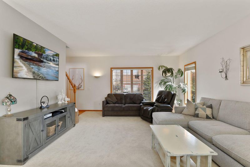 812 Spring Hill Ct, Woodbury, MN 55125