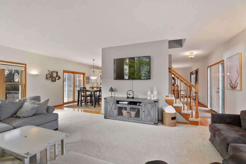 812 Spring Hill Ct, Woodbury, MN 55125