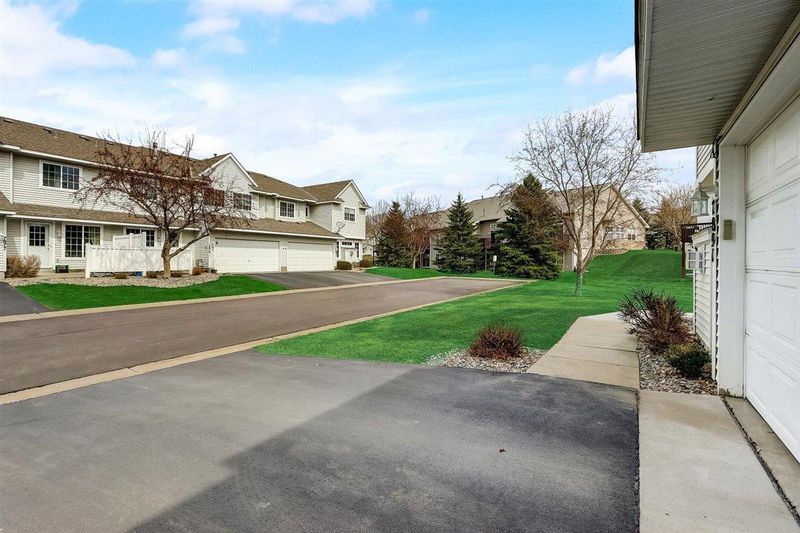 7891 Harvest Ln, Chanhassen, MN 55317