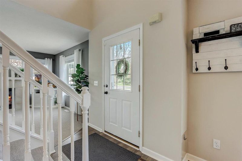 7891 Harvest Ln, Chanhassen, MN 55317
